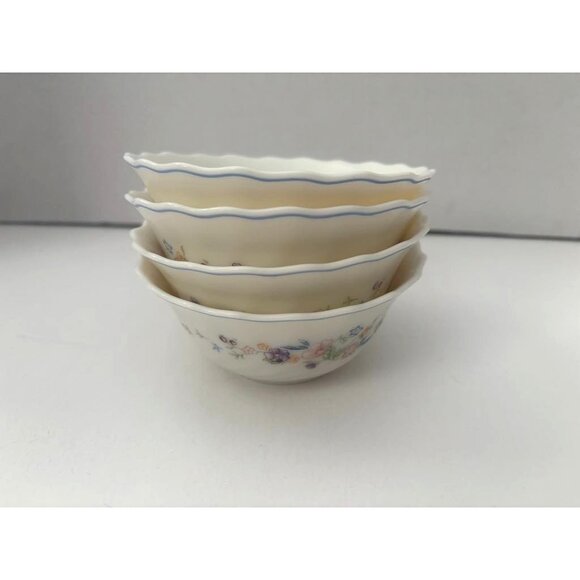 Set Of 4 Arcopal Scalloped Edge Swirl Milk Glass Soup/Salad/Dessert/Bowls 5” - Picture 1 of 6